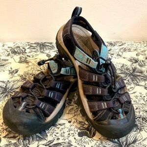 KEEN Sz 6.5 Raya Newport H2 Hiking Bungee Closure  Sandals